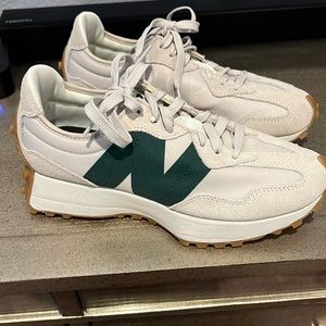 used New balance Men 6.5   Women 8, Wrong size posted so other buyer cancelled